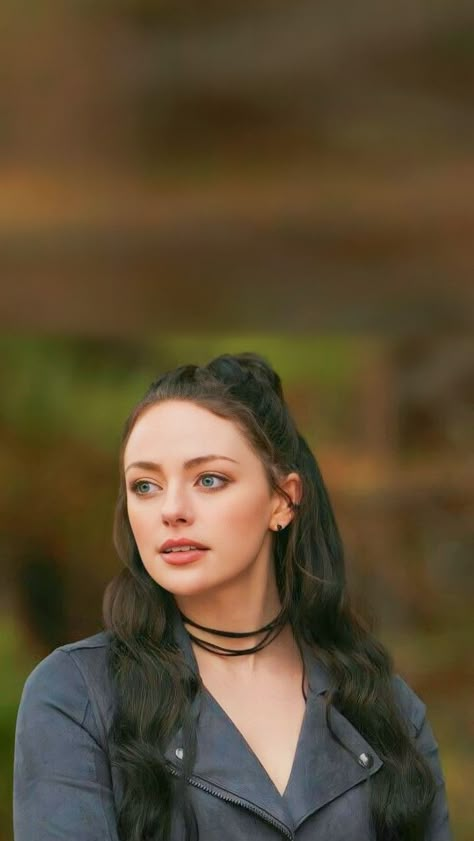 Danielle Rose Russell Wallpaper, Hope Mikaelson Wallpaper, Feyre Aesthetic, Dr Faceclaims, Daniella Rose, Teenage Girl Room, Reign Dresses, Legacy Tv Series, The Originals Tv