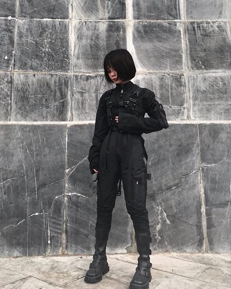 #techwearfits @llimpidity_ . . . . . #techwear #techfashion #다크웨어 #cyberpunk #nikeacg #acg #acronym #outfitoffuture #futuristicfashion… Pakaian Hipster, Egirl Fashion, Techwear Outfits, Techwear Fashion, Cyberpunk Fashion, Elegante Casual, Tech Fashion, Dark Wear, Edgy Outfits