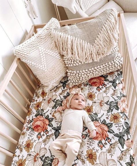 cute floral bedding for baby girl - nursery design inspiration Boho Crib, Baby Room Boy, Nursery Design Girl, Nursery Vintage, Boho Baby Room, Henning Larsen, Nursery Boy, Nursery Girl, Girl Nursery Room