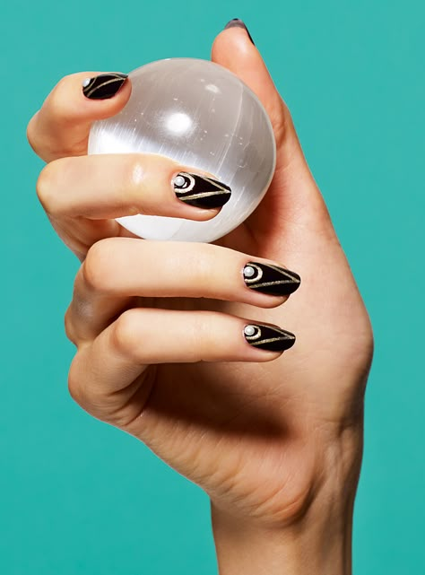 This nail trend is bonkers (but we kinda dig it). Horoscope Nail Art, Hand Study, Drawing Pics, Leo Astrology, Susan Miller, Comic Inspiration, Nails 2017, Advertisement Poster, Black Nail Polish