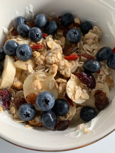 #breakfast #banana #blueberries #cereal #oats Breakfast Banana, Fortified Cereals, My Breakfast, Blueberries, Oats, Cereal