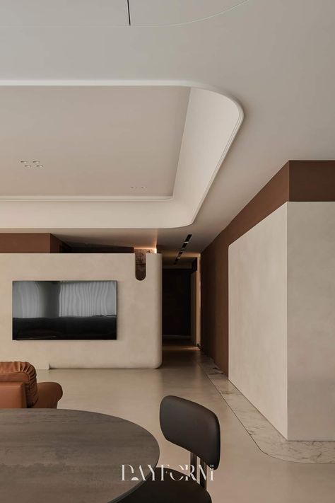 Corridor Fall Ceiling Design, Long Ceiling Design, Reverse Ceiling Design, False Ceiling Living Room Design, Curved False Ceiling Living Room, Timeless Ceiling Design, Barisol Ceiling Interiors, Curved Plaster Ceiling, Fluted Ceiling Design