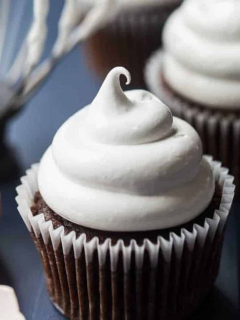 Marshmellow Icing, Marshmallow Delight, Marshmallow Frosting Recipe, Marshmallow Frosting Recipes, Cake Marshmallow, Marshmallow Fluff Frosting, Marshmallow Icing, Cake Classic, Marshmallow Frosting