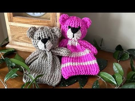 (1237) Cuddle Bear ~ Loom Knitting - YouTube Knitting Patterns Hat, Loom Knitting Patterns Free, Loom Animals, Diy Loom, Round Loom Knitting, Loom Yarn, Loom Love, Loom Knitting Tutorial, Knitted Dolls Free