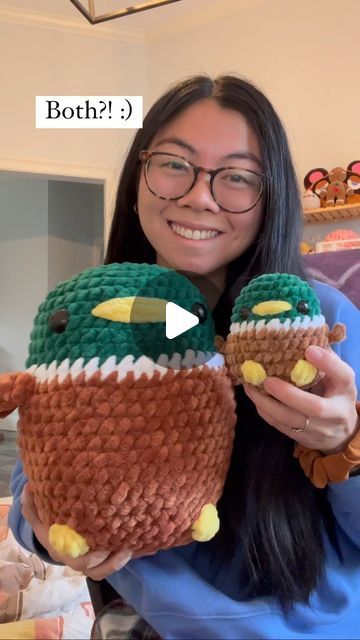 Genna Tatu on Instagram: "Another debate 🗣️ do you prefer mini or jumbo plushies?! I’m always in love with both of them…😭💕 Jumbo mallard pattern by me (no sew! Link in bi0) Mini mallard pattern by @harucrochets #Handmade #amigurumi #yarnlove #crochet #cute #diy #handmadeplushies #crocheting #crochetdoll #amigurumidoll #kawaii #smallbusiness #strawberrycow #yarn #amigurumiaddict #plushies #squishmallows #chunkyyarn #amigurumilove #plushiesforsale #crochetpattern #amigurumitoy #crochetaddict # Squishmallows Crochet Pattern, Parfait Chunky Yarn Amigurumi, Crochet By Genna, Jumbo Crochet Plushies Pattern Free, Squishmallows Crochet, Jumbo Crochet Plushies, Mallard Crochet, Jumbo Plushies, Plushies Squishmallows