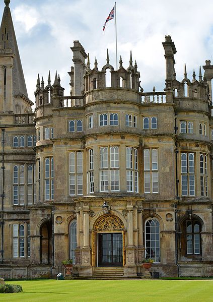 Burghley House.The house is one of the main examples of stonemasonry and proportion in 16th-c.English Elizabethan architecture,reflecting the prominence of its founder, and the lucrative wool trade of the Cecil estates.It has a suite of rooms remodelled in the baroque style,with carvings by Grinling Gibbons.Stamford, Lincolnshire, England.Commissioned by William Cecil, 1st Baron Burghley. English Baroque Architecture, Elizabethan Architecture, Elizabethan England, Stamford Lincolnshire, Elizabeth House, Lincolnshire England, English Architecture, English Manor Houses, Mary Stuart