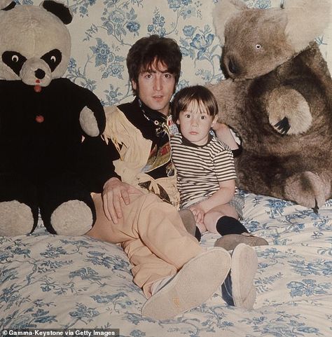 John Lennon Son, The Beatles Rare, Beatles Rare, Sean Lennon, Father Son Relationship, Beatles Love, Julian Lennon, John Lennon And Yoko, Brandon Flowers