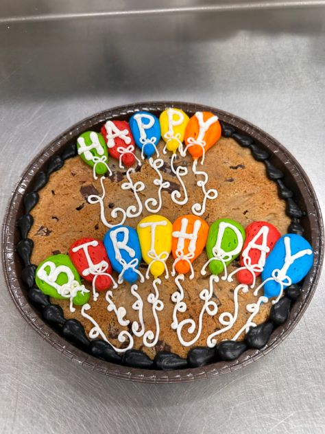 Cookie Cake Decorating Ideas Summer, Easy Cookie Cake Decorating Ideas, Cookie Cake Decorating Ideas Birthdays, Cookie Cake Decorating Ideas, Homemade Cookie Cakes, Jumbo Cookies, Giant Cookie Cake, Seasonal Cakes, Message Cookies