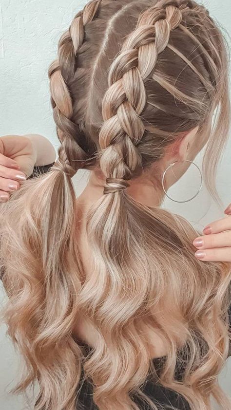 Faux Locs Styles, Creative Selfie, Hairstyle Tips, Selfie Photography, Braids With Curls, Penteado Cabelo Curto, Women's Hairstyles, Braided Hairstyles Easy, Braided Hair