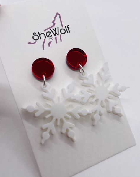 Christmas Earing Diy, Christmas Resin Jewelry Ideas, Christmas Resin Earrings Diy, Resin Earrings Christmas, Polymer Chirstmas Earrings, Cercei Din Lut Polimeric, Polymer Clay Flower Jewelry, Handmade Jewlery, Diy Earrings Polymer Clay