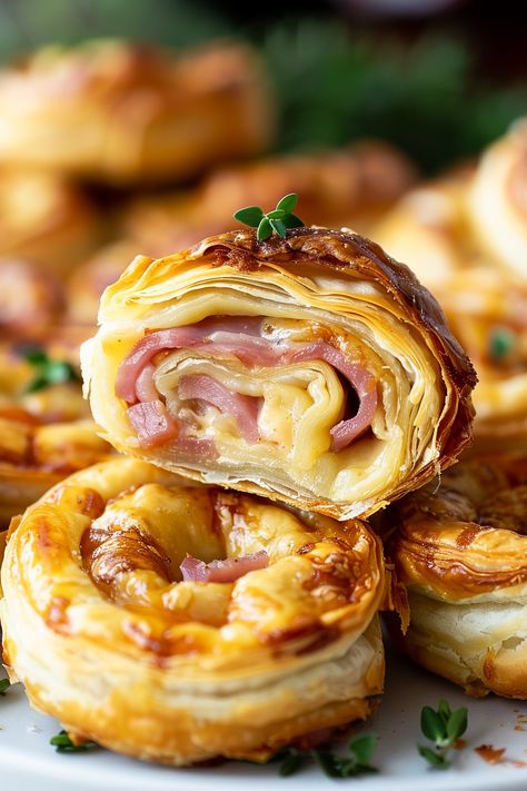 Ham and cheese pastry pinwheels Pastry Savory Recipes, Brunch Bites Ideas, Puffed Pastry Ham And Cheese, Christmas Ham Appetizers, Flaky Puff Pastry Recipes, Party Ham Rolls, Puff Pastry Canapes, Filo Pastry Appetizers, Savory Strudel Recipes