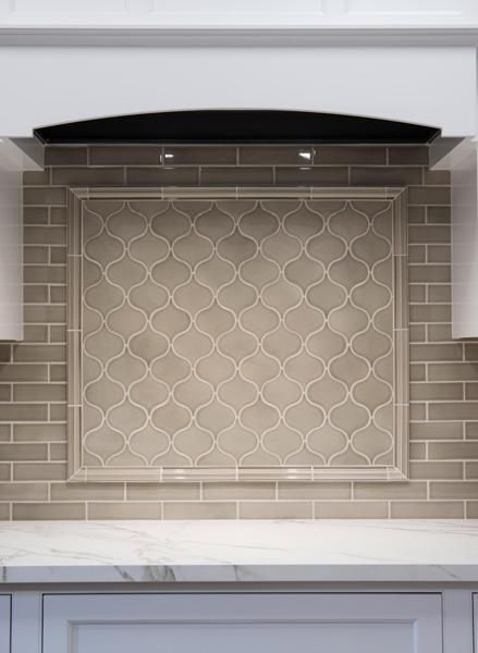 Backsplash Stove, Countertop Concrete, Trendy Kitchen Backsplash, Decorating Kitchen, Kitchen Backsplash Designs, Beige Tile, Kitchen Remodel Before And After, New Kitchen Cabinets, Backsplash Ideas