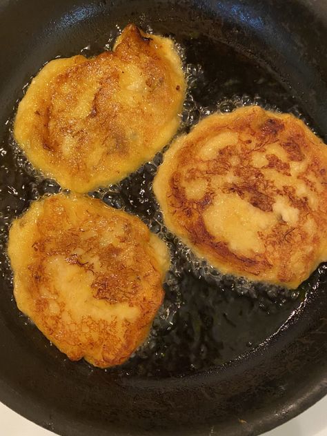 Plantain Pancakes Recipe For Breakfast - Dream Africa Sour Cream Dipping Sauce, Plantain Pancakes, Jamaican Breakfast, Plantain Recipes, Recipe For Breakfast, Ripe Plantain, Weekend Breakfast, Easy Dishes, Budget Friendly Recipes