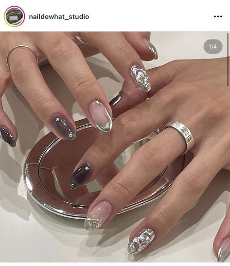 Short Nail Designs Douyin, Smart Nails Designs, Chrome Cat Eye Nails, Modern Art Nails, Short Silver Nails, White Silver Nails, Nyfw Nails, Stone Nails, Mens Nails