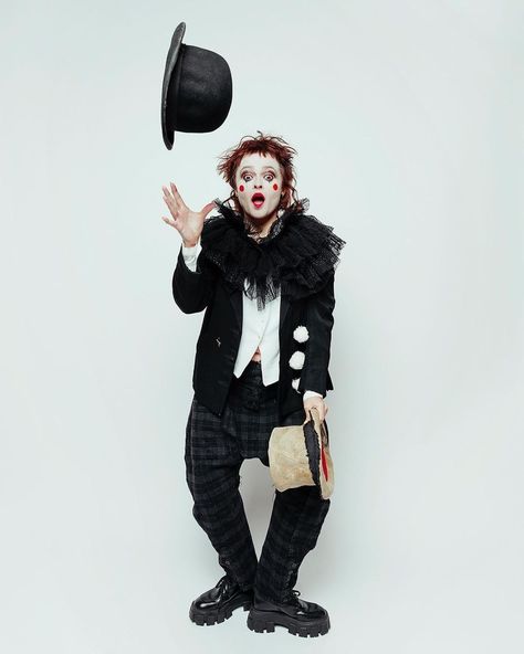 Tim Burton Johnny Depp, Clown Halloween Costumes, Helena Bonham, Tim Walker, History Fashion, Bonham Carter, Helena Bonham Carter, The Clown, Art Model