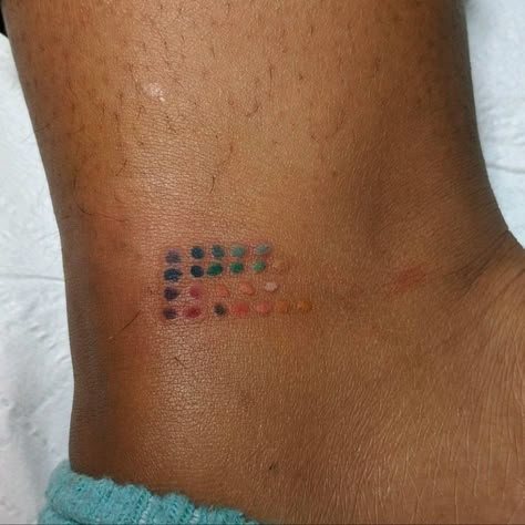 Tattoo Color Test, Colored Tattoos On Dark Skin, Dark Skin Tattoo, Skin Color Tattoos, Green Tattoos, Beginner Tattoos, Tattoo Color, Healing Tattoo, Tattoo Portfolio