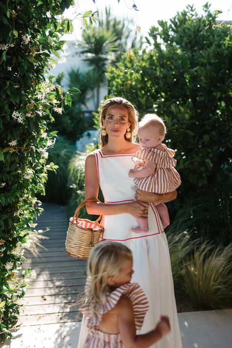 White Summer Dresses, Julia Berolzheimer, Mum Fashion, Mommy Daughter, Future Mom, Mommy Life, Mom Daughter, Looks Chic, Girl Mom