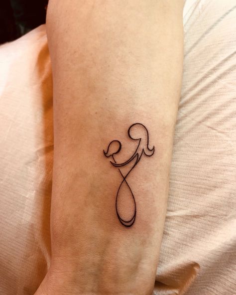 Toni Harb on Instagram: “#mothersymboltattoo #familytattoo #girlandmother tattoo #motherhoodtattoo #lovefamilyttattoo #motherdaughtertattoo #smalltattoo #tinytattoo…” Baby Winter Dress, Motherhood Tattoos, Mom Daughter Tattoos, Hospital Logo, Small Quote Tattoos, Quote Tattoos, Daughter Tattoos, Ring Tattoos, Mother Daughter Tattoos