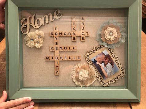 New Home Shadow Box Ideas, Family Tree Box Frame, Home Family Love Scrabble Tiles, Scrabble Family Picture Frame, Scrabble Family Names Frames, Scrabble Tile Crafts, Scrabble Wall Art, Scrabble Wall, Scrabble Frame