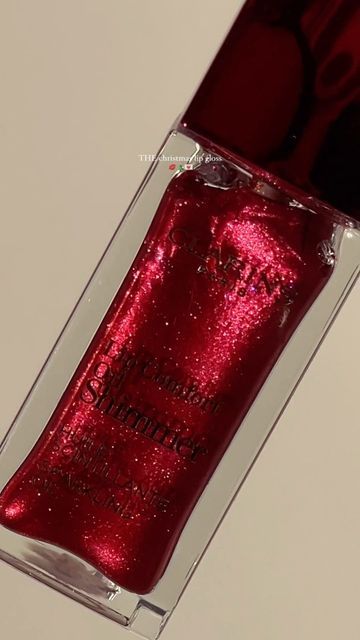 jessica on Instagram: "it literally looks like molten red satin & sequins 🥹💌💌 + it’s actually a lip oil so it’s nourishing as well product details — anzeige/tag, unbezahlt @clarinsofficial shimmer lip oil 08 burgundy wine 💋 lip combo • lipgloss • lip swatch • red lips • shimmer makeup • glitter makeup • red lipstick • holiday makeup • Christmas makeup" Mine Makeup, Race Dress, Wine Red Lipstick, Glossy Pops, Red Lipgloss, Lipgloss Swatches, Wine Lipstick, Wine Lips, Burgundy Lips