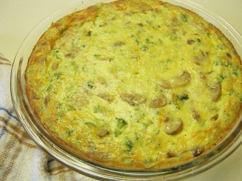 Crustless Broccoli Quiche, Broccoli Quiche Recipes, Broccoli Mushroom, Onion Quiche, Mushroom Broccoli, Broccoli Quiche, Mushroom Quiche, Easy Broccoli, Quiche Recipes Easy