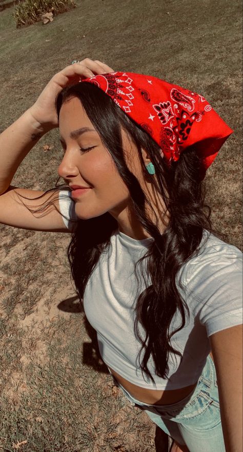 Bandana Hairstyle // Turquoise Slabs // Wrangler Jeans Bandana Hairstyles Western, Outfits With Red Bandana, Red Bandana Hairstyles, How To Style Bandana, Bandanna Hairstyle, Outfit Bandana, Bandana Hairstyle, Bandana Wreath, Bandana Outfit