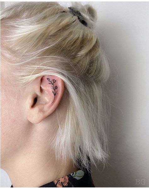 Ear Tattoo Designs For Women, Small Ear Tattoos, Flower Tattoo Ear, Tattoo Ears, Tragus Tattoo, Tattoo Ideas Feminine, Ears Tattoo, Inner Ear Tattoo, Tattoo Ear