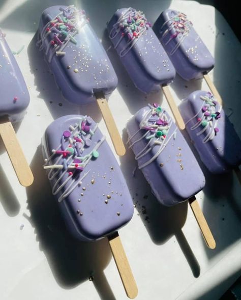 Pink And Purple Cakesicles, Purple Cakesicles, Happy Birthday For Me, Lavender Cakes, Cake Sickles, Pink Party Foods, Popsicles Cake, Purple Shadow, Cake Pop Designs