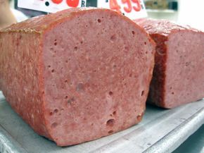 Cooking Kielbasa, Grinder Recipes, Pennsylvania Food, Luncheon Meat Recipe, Preserving Meat, Deli Meat Recipes, Bologna Recipes, Making Sausage, Meat Curing