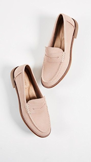 Penny Loafers Outfit, Sperry Loafers, Womens Loafers, Loafers Outfit, Work Shoes Women, Pink Shoes, Spring Shoes, Inspiration Mode, Penny Loafers