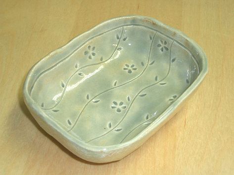 Soap Dish Pottery Ideas, Diy Clay Soap Dish, Clay Serving Dishes, Diy Soap Dish, Soap Pottery Dish, Hand Built Soap Dish, Soap Dishes Ceramic, Clay Soap Dish Handmade Ceramic, Pottery Soap Dish