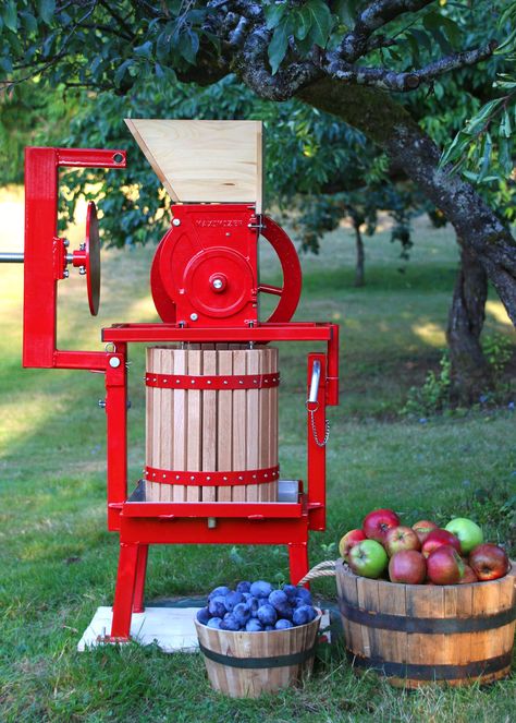 Maximizer Fruit & Apple Cider Press Review + How To Bottle & Preserve Fresh Apple Juice Fresh Apple Juice, Apple Cider Press, Alcohol Still, Apple Press, Cider Press, Fruit Press, Apple Cider Recipe, Canning Tips, Cider Making