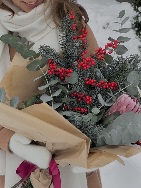 Christmas Tree Bouquet, Winter Flower Bouquet Gift, Christmas Bouquet Gift, Flowers Business, New Years Tree, Christmas Bouquet, Christmas Idea, Winter's Tale, Flowers Bouquet Gift