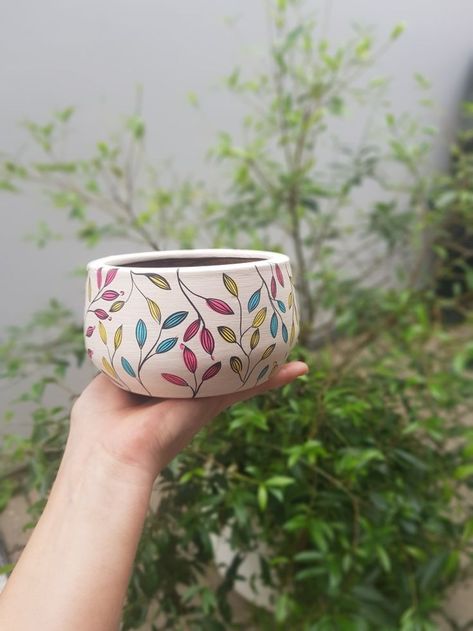 Pot Drawing Design, Ceramic Pot Painting, Clay Pot Painting, Plant Pot Design, Diy Pottery Painting, Flower Pot Art, Pot Painting, Plant Pot Diy, Painted Pots Diy