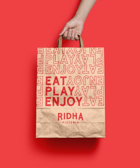 Packaging Design For Restaurant, Takeout Bag Design, Restaurant Package Design, Food Paper Bag Design, Pizza Restaurant Branding, Pizza Branding Identity, Delivery Bag Design, Italian Packaging Design, Paper Bag Design Branding