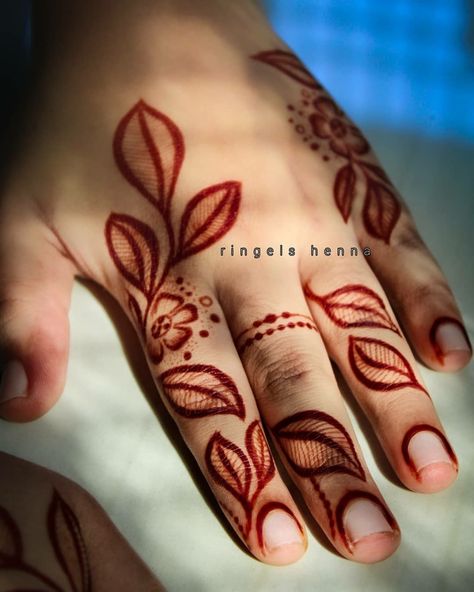 Simple Mehandi Backside, Simple Mehandi Desine, Latest Finger Mehndi Designs, Fingers Mehndi, Simple Arabic Mehndi Designs, Mehndi Designs Bridal Hands, Legs Mehndi Design, Rose Mehndi Designs, Mehndi Designs For Kids