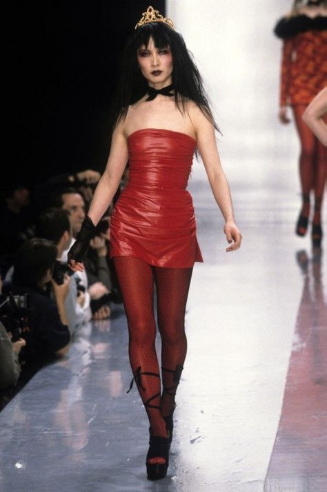 Betsey Johnson Runway, Concert Attire, Model Runway, Red Tights, Betsey Johnson Dress, Runway Fashion Couture, Vintage Runway, Vintage Betsey Johnson, Betsy Johnson