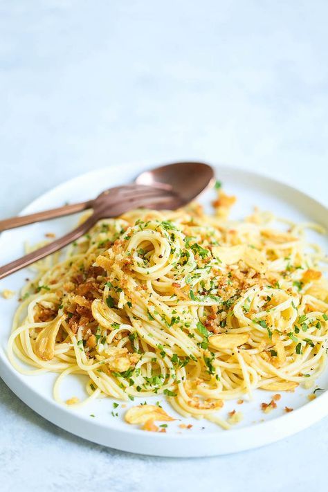 Aglio E Olio Recipe, Spaghetti Aglio E Olio, Creamy Pasta Sauce, Spaghetti Aglio, Aglio E Olio, Minced Meat, Creamy Pasta, Pasta Dish, How To Cook Pasta