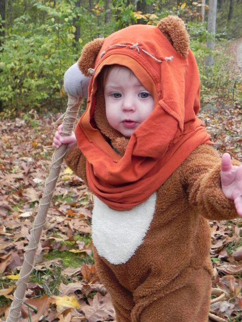 Ewok Costume Diy, Baby Ewok Costume, Star Wars Family Costumes, Fantasia Diy, Halloween Kostüm Baby, Ewok Baby, Ewok Costume, Ropa Upcycling, Halloween Kids Costumes Girls