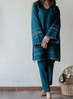 Plain Dress Casual, Simple Dress Casual, Designer Summer Dresses, Dresses Design, Trendy Shirt Designs, Womens Trendy Dresses, Pakistani Fashion Casual, Stylish Short Dresses, Desi Fashion Casual