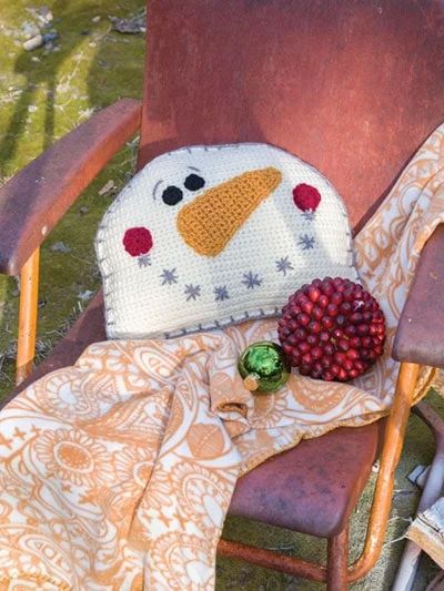 Snowman Pillow Gnome Scarf, Change Colors In Crochet, Double Crochet Decrease, Snowman Pillow, Christmas Crochet Pattern, Farmhouse Style Christmas, Crochet Snowman, Crochet Decrease, Crochet Pillows