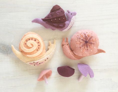 Plush Sewing, Felt Plush, Felt Mushroom, Baby Mobiles, Animal Sewing Patterns, Finger Puppets, Pdf Patterns, Craft Patterns, Felt Animals