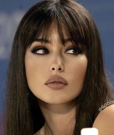 Mob Wife Makeup, Vampire Bride, Smink Inspiration, Mob Wife, Penteado Cabelo Curto, Monica Bellucci, 인물 사진, Pretty Makeup, Aesthetic Hair