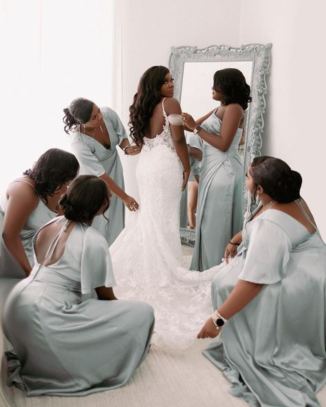 Black Bride Getting Ready Photos, Brides And Bridesmaids Pictures, African American Bridesmaids, Bridesmaids Poses, Bridesmaids Pictures, Black People Weddings, Before Wedding Pictures, Bride And Bridesmaid Pictures, Bridesmaid Poses