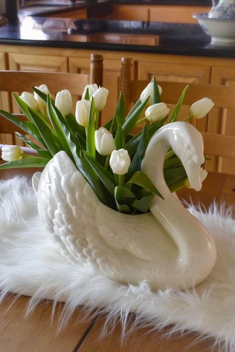 Princess Bathroom, Swan Lake Wedding, Swan Wedding, Tulip Decor, Swan Decor, Vase With Flowers, White Swan, Floral Inspiration, Dream Apartment