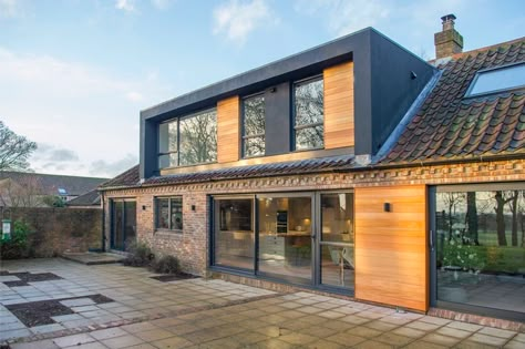 Maximum light in dormer extension - image: transformarchitects Chalet Bungalow, Dormer Ideas, Dormer House, Bungalow Extension, Bungalow Conversion, Dormer Bungalow, Bungalow Extensions, Modern Bungalow Exterior, House Extension Plans