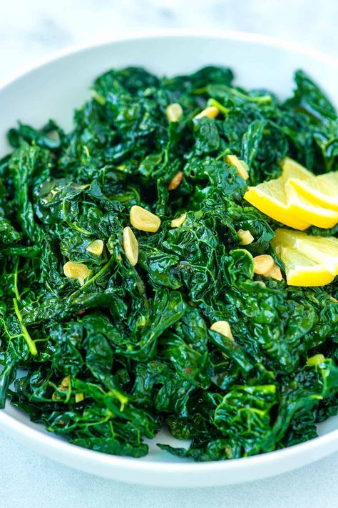 One of my favorite kale recipes! See how to make delicious sautéed kale with fresh lemon and garlic. Simple, quick, and delicious! Creamed Spinach Recipe Easy, Frozen Kale, Pan Roasted Chicken Breast, Lemon Chicken Marinade, Lemon Kale, Tomato Bruschetta Recipe, Homemade Bruschetta, Creamed Spinach Recipe, Sautéed Kale