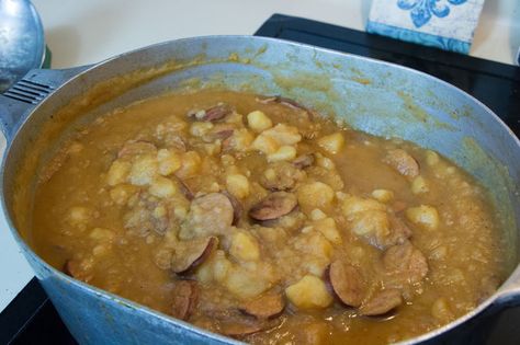 This is my wife's recipe for Potato Stew and Sausage. Recipe below. I really love this recipe because it serves a lot of people and it is very inexpensive. You... Stew With Sausage, Country Meals, Wok Sauce, Smothered Potatoes, Cajun Recipes Authentic, Cajun Potatoes, Louisiana Cooking, Sausage Stew, Potato Stew