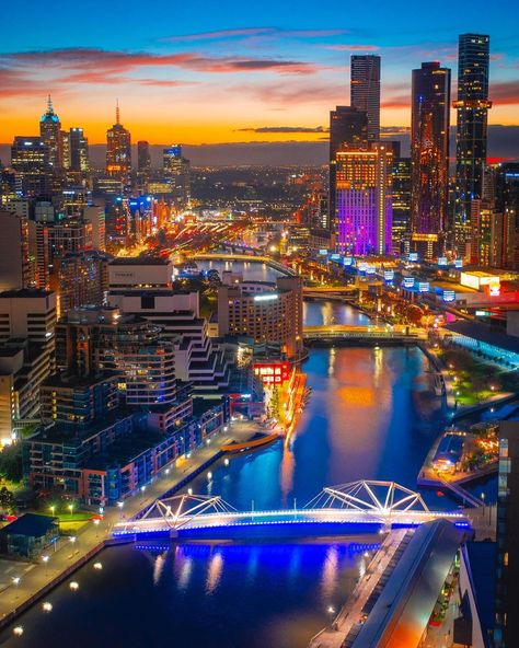 Walking Perspective on Instagram: “That beautiful Melbourne skyline, The stunning sunrise, There’s no denying this incredible setting….” Walking Perspective, Melbourne Skyline, Night Pic, Night Scenery, My Photo Gallery, Melbourne Australia, New York Skyline, Melbourne, Beautiful Places