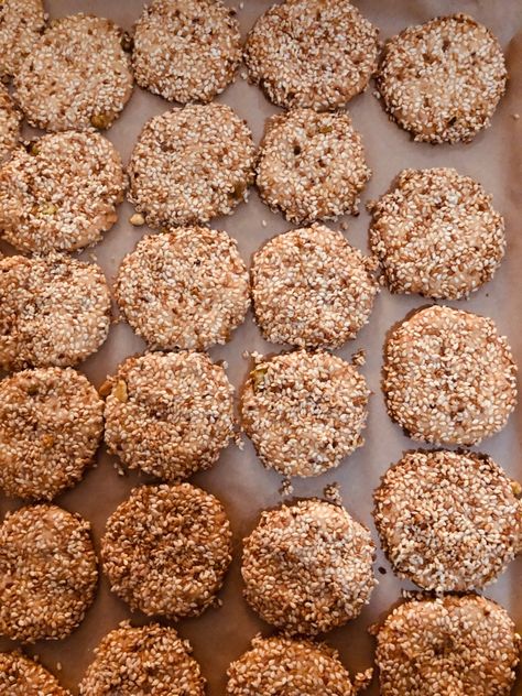 Barazek … sesame cookies … برازق – Nivin's Kitchen Sesame Cookies, Ghee Butter, Middle East Recipes, Crunch Bar, Toasted Sesame Seeds, Big Bowl, Cookie Sheet, No Bake Cookies, Simple Syrup